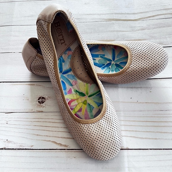 Born Shoes - Born Women’s Julienne Ballet Flats in Tan size 7M